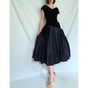 1940s Vintage Black Velvet Taffeta Evening Gown: Full Circle Skirt, Women's L
